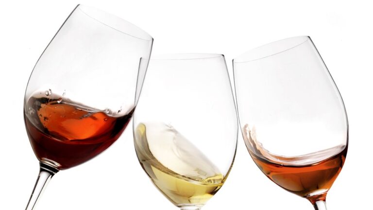 O víně _99188596_wineglassesgetty