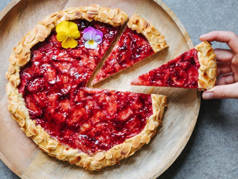 Jahodová galetka s mandlovou vůní Jahodova-galette