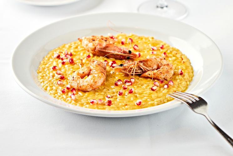Šafránové rizoto s krevetami, mascarpone a granátovým jablkem Šafránové-risotto-s-krevetami