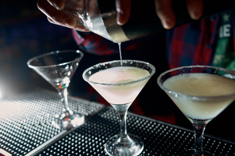 Rebarborová vodka & tonic aa721c4673087e906f8d57c2ab860673