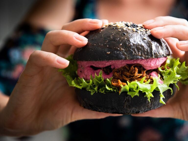 Černé burgerové housky burger-houska-bulka-cerna-houska