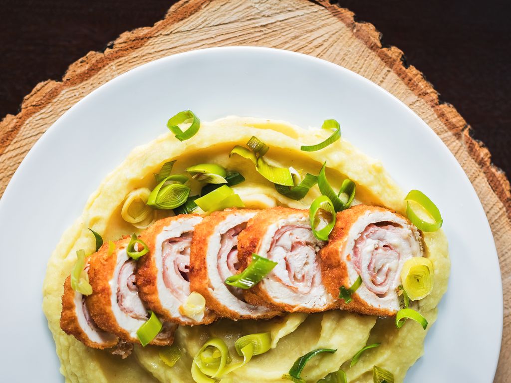 Cordon bleu – Kuřecí řízek plněný sýrem a šunkou