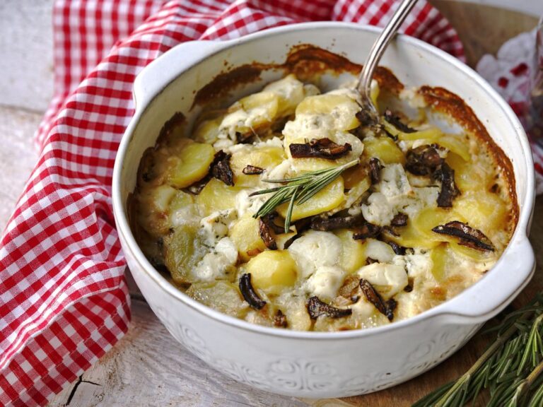 Zapečené brambory se sušenými houbami zapecene-brambory-recept