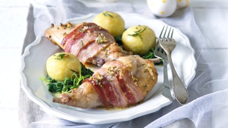 Pečený králík se slaninou 49715375d6e699c026f46164ae4893e0