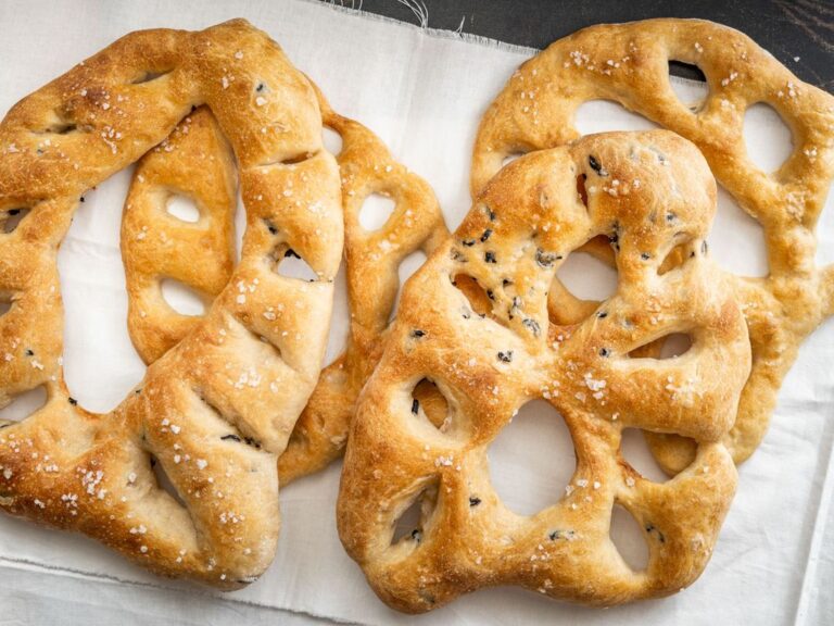 Plochý francouzský chléb fougasse chleba