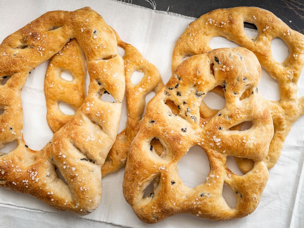 Plochý francouzský chléb fougasse