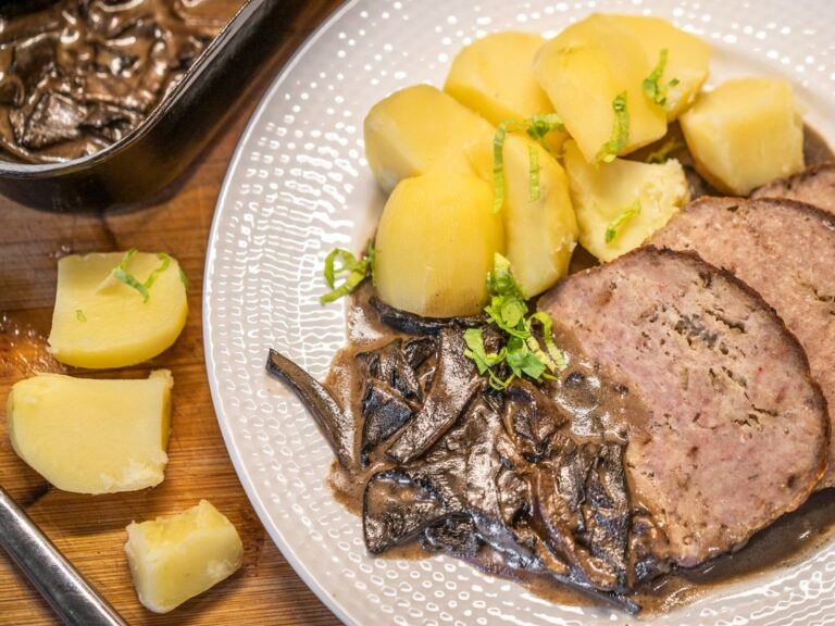 Sekaná s houbovou omáčkou sekana-houbova-omacka