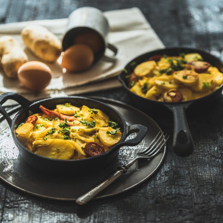 Bramborová omeleta na pivě s klobáskou 6dcf4aa57f1d7927b9b2891afc14ec21