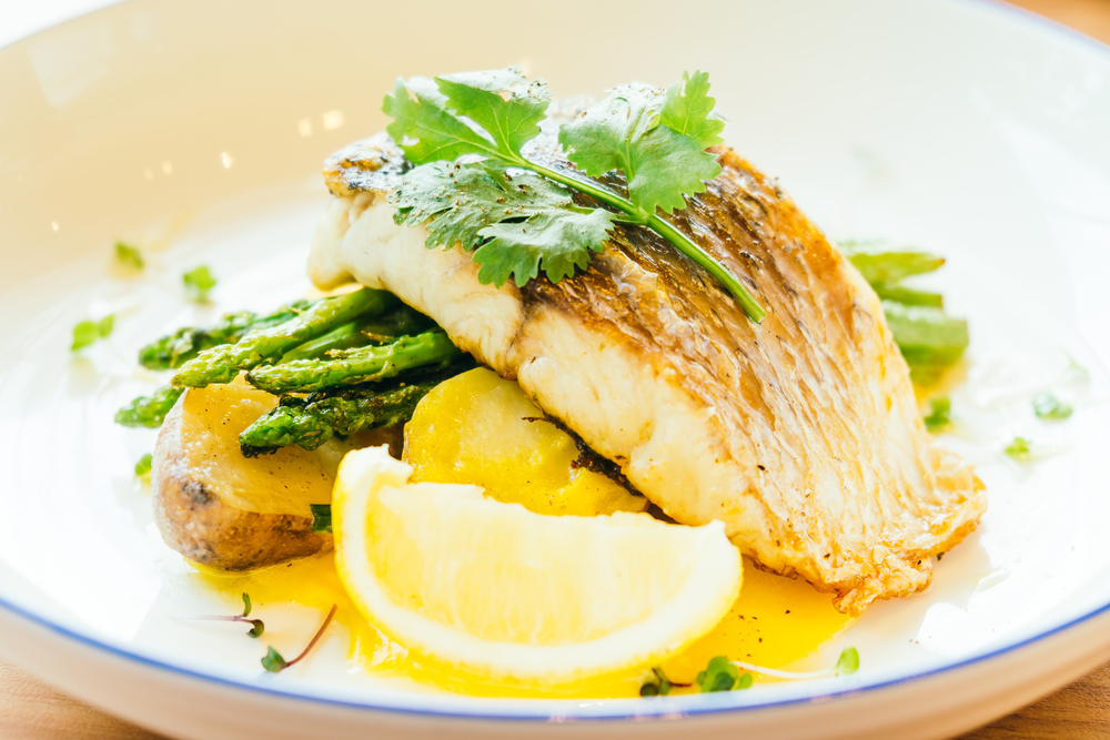 Grilovaný halibut s bylinkovým máslem