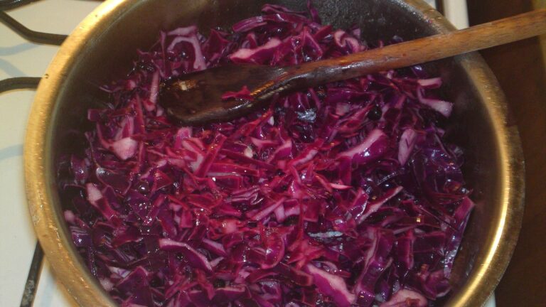 Červené zelí s ořechy 939776e6fb123bde5ae13f95da02410a