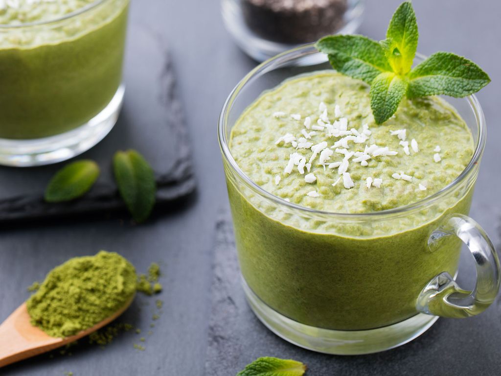 Raw kokosové matcha smoothie