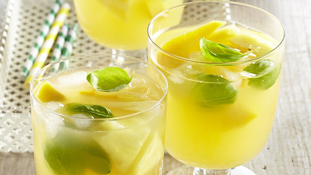 Ananasová sangria s mangem