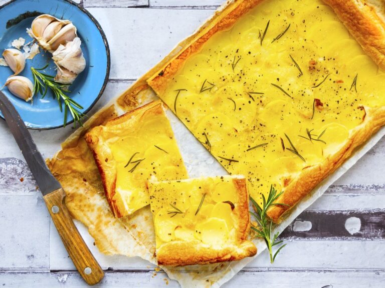 Bramborový koláč s rozmarýnem QP3yK
