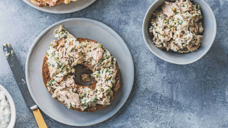 Tuňáková pomazánka s kapary Tuňáková pomazánka s kapary