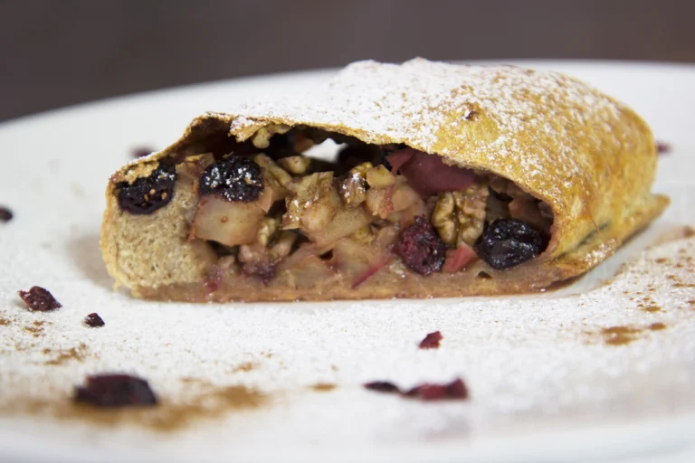 Celozrnný jablečný štrúdl ak0u4_strudl-3_3_2000_1200_0