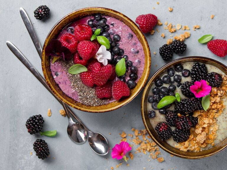 Smoothie miska s červeným ovocem kHxBo3