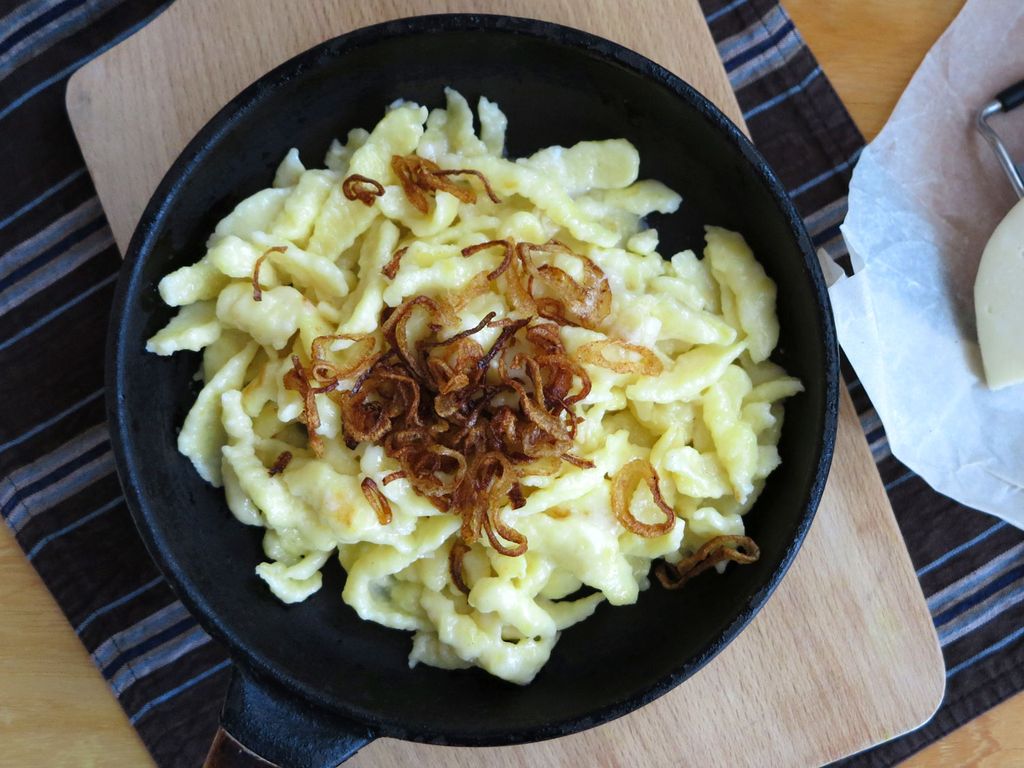 Sýrové špecle s osmaženou cibulkou