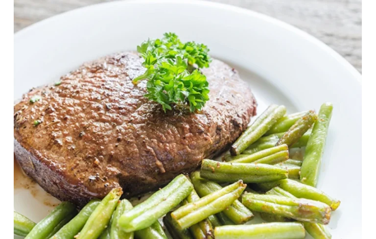 Hovězí steak na fazolkách steak-hovezi-s-fazolkami.3852711718.1676366564.png