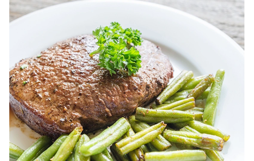 Hovězí steak na fazolkách
