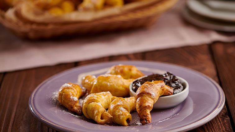 Mrkvové rohlíčky s povidly 161583e03db5f6c1c9bdff6b3b552847