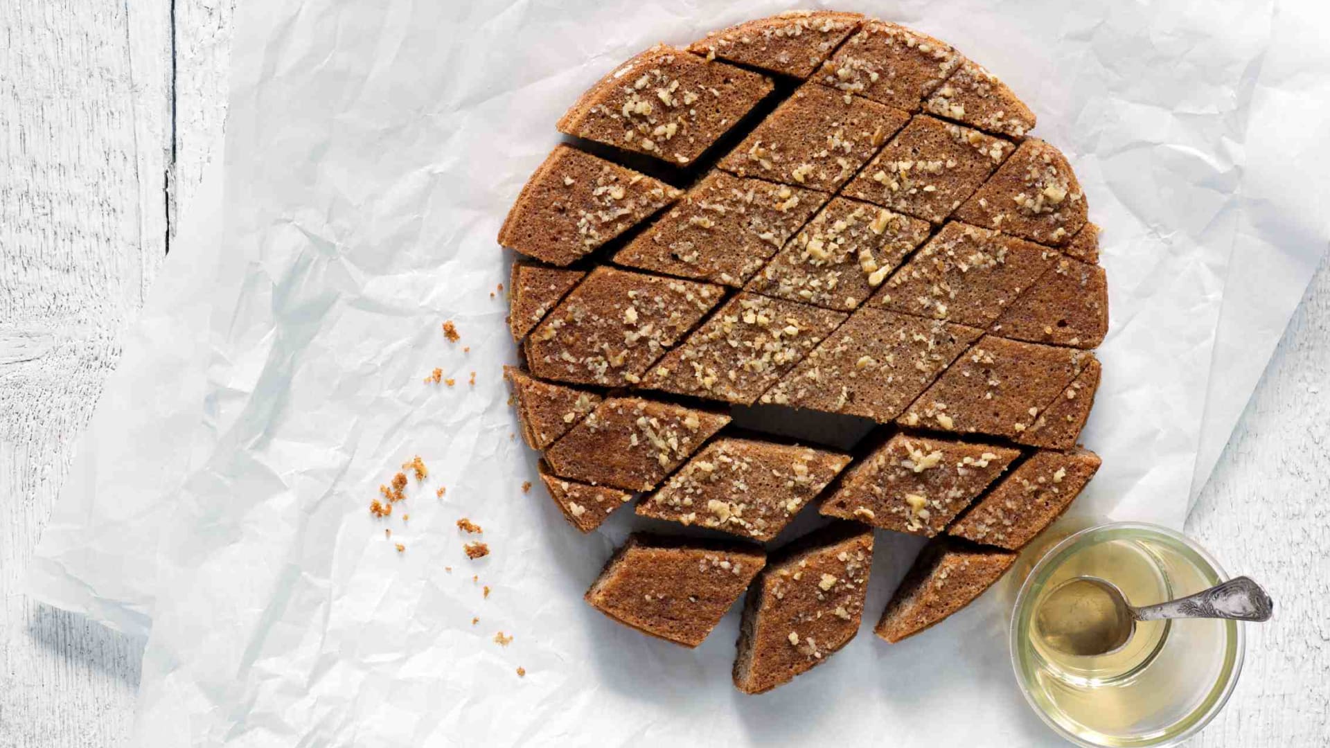 Řecký lepkavý ořechový koláč