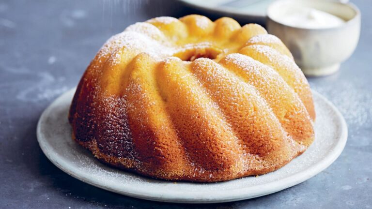 Šafránová bábovka s hruškami 4d012ca37a54eae61c4c0911ffd1a635