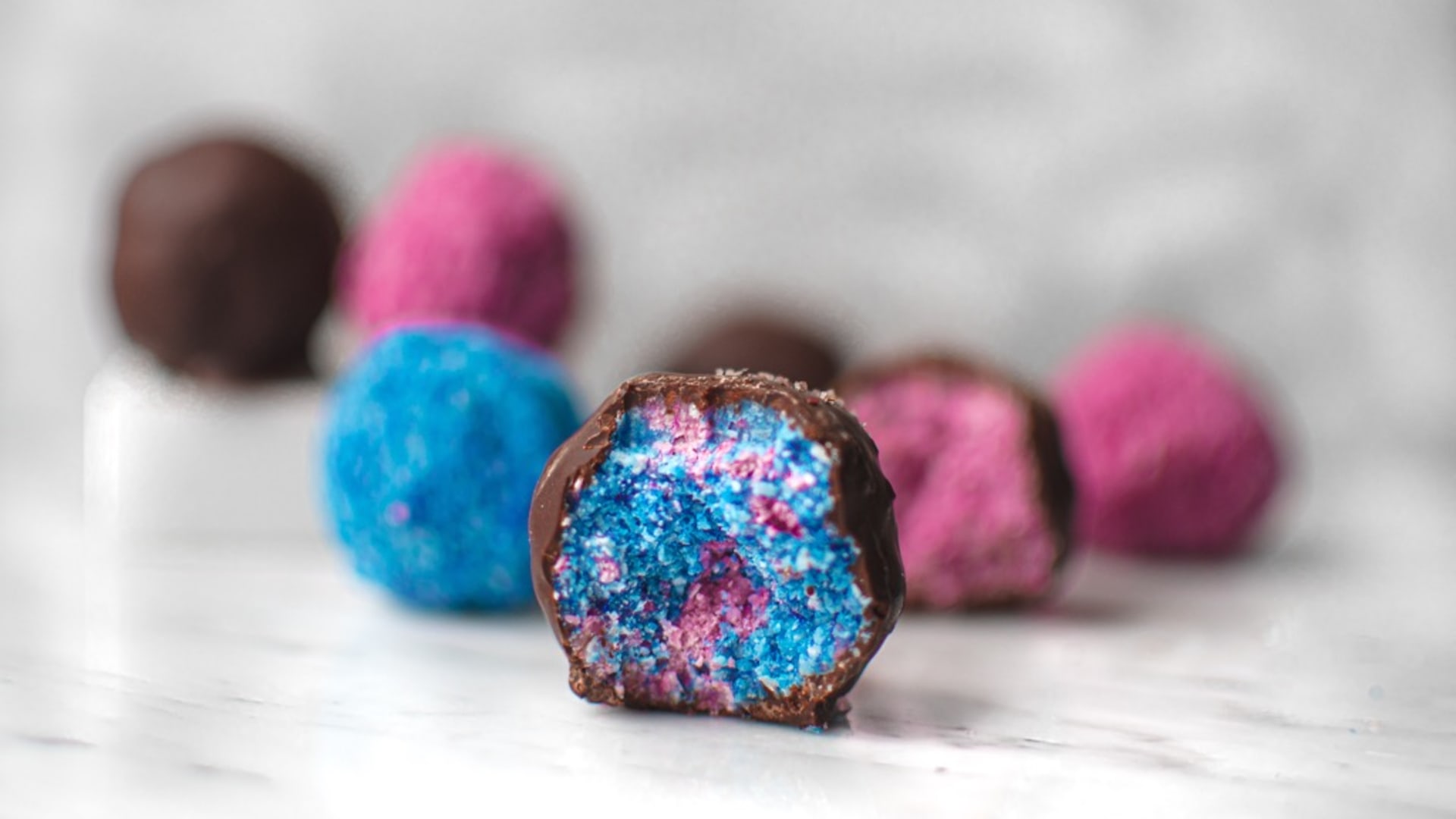 Duhové kuličky v čokoládě