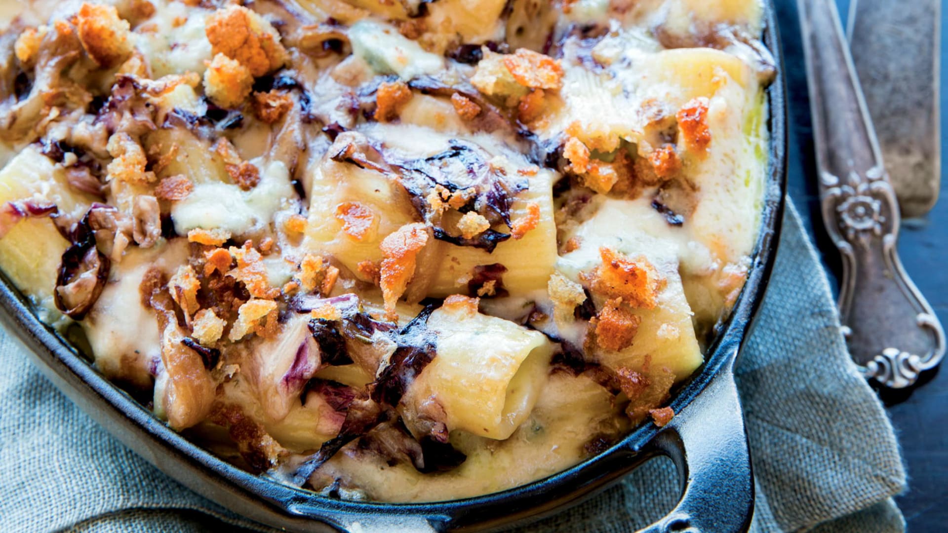 Zapečené rigatoni s gorgonzolou a čekankou