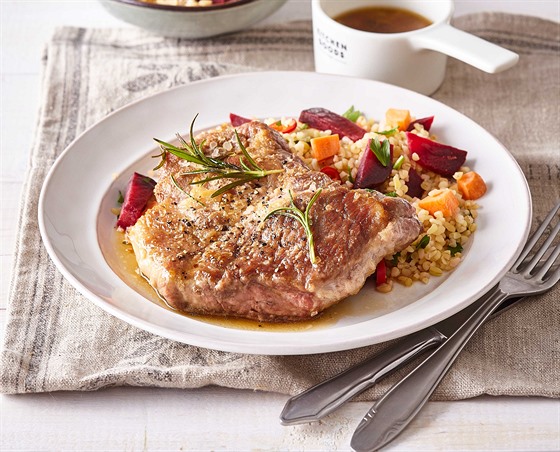 Pečená krkovice s bulgurovým salátem