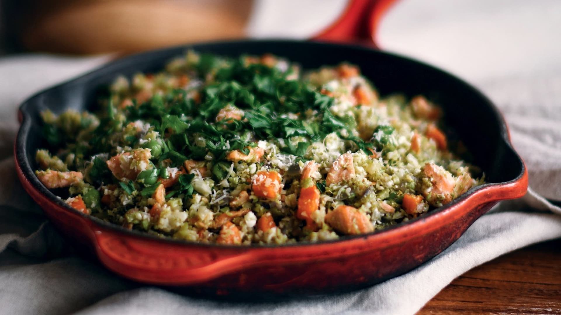 Rizoto z květákové rýže s lososem