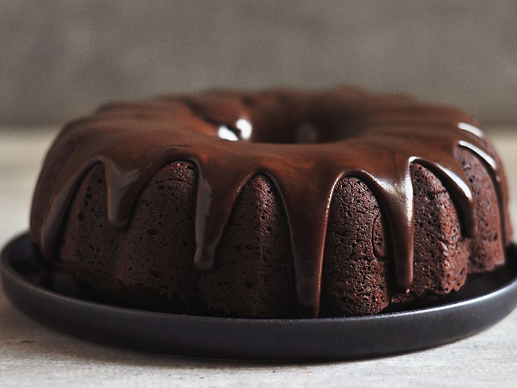 Sametová čokoládová bábovka s kokosem & rumovou polevou