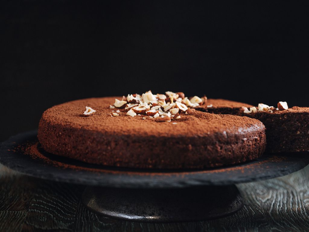 Vláčný bezlepkový koláč s lískovými oříšky a kakaem