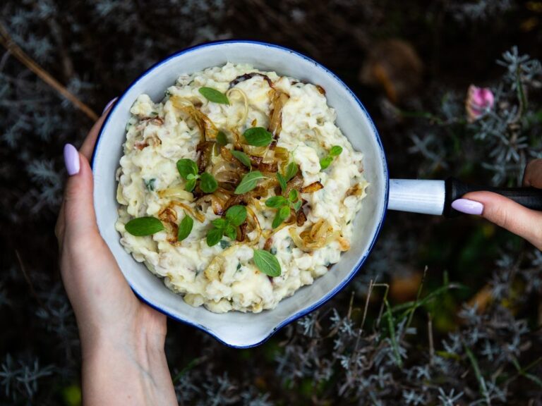 Nastavovaná bramborová kaše s kroupami a cibulkou bramborova-kase-nastavovana-recept