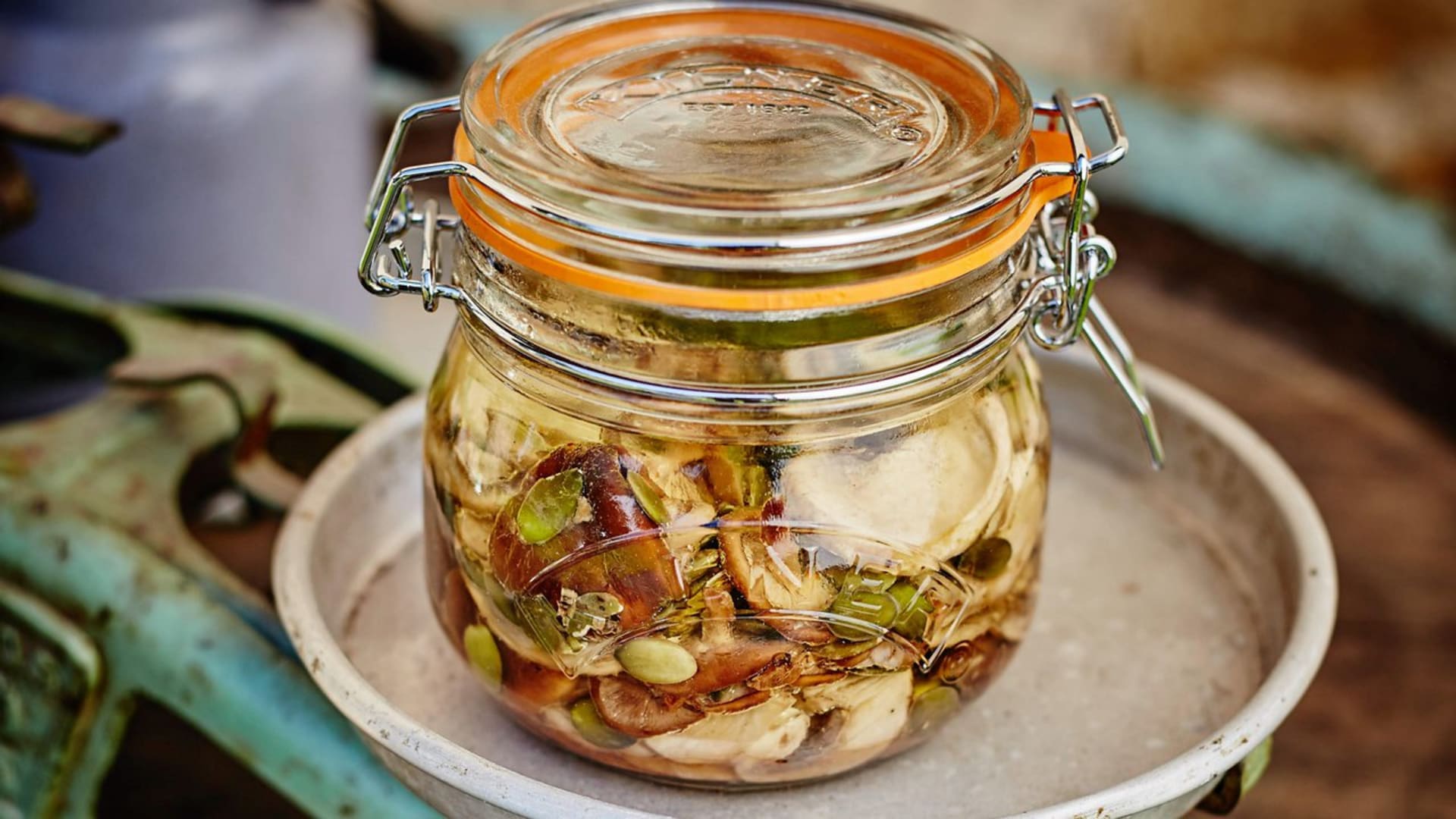 Nakládané marinované houbičky v oleji