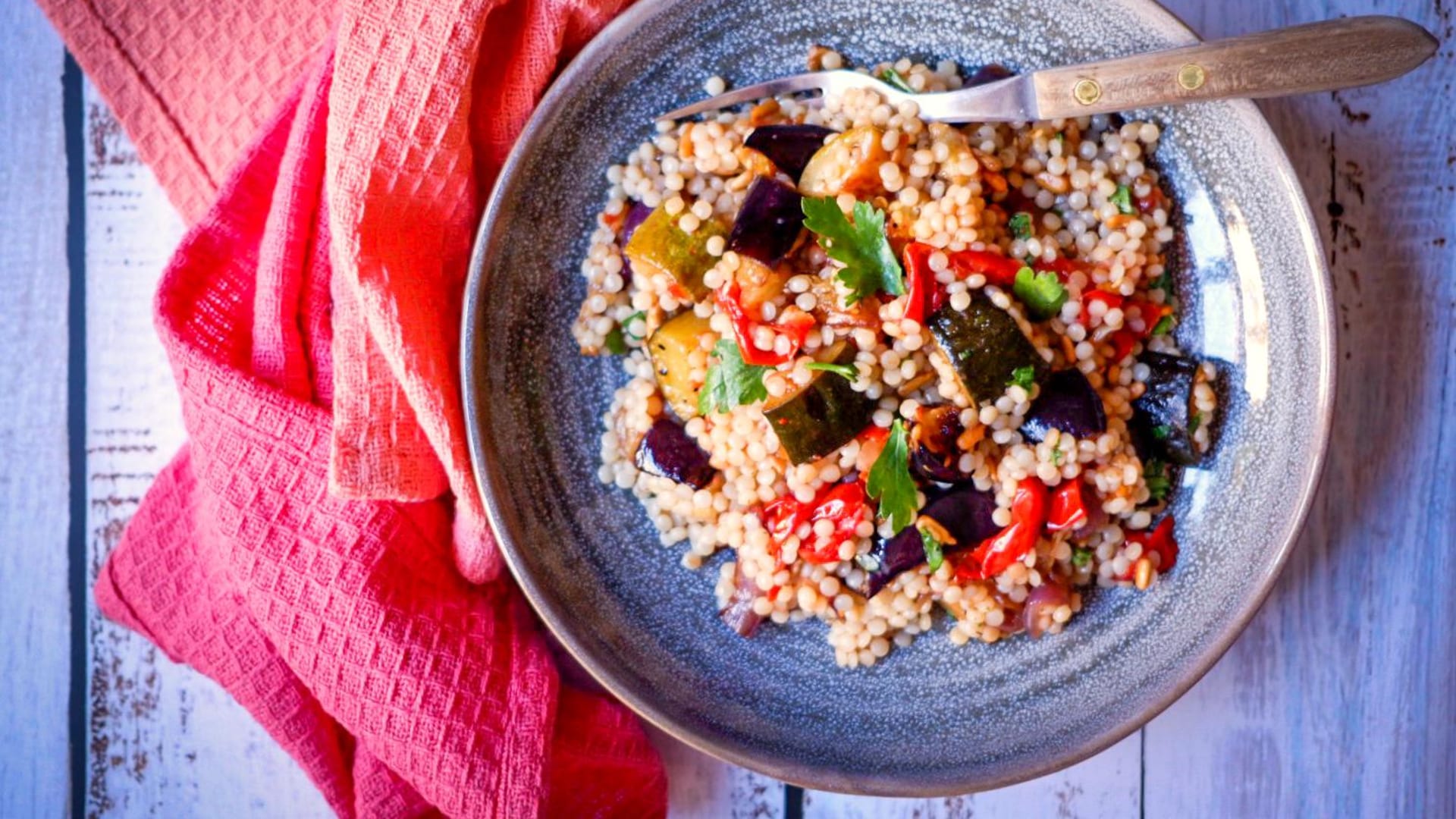 Tarhoňa s pečenou zeleninou a slunečnicovými semínky