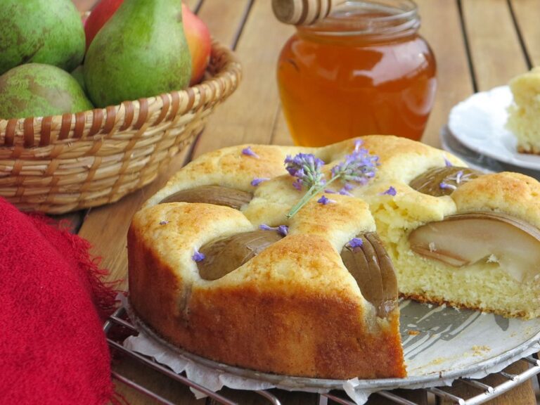 Hruškový koláč s medem a levandulí hruskovy-kolac