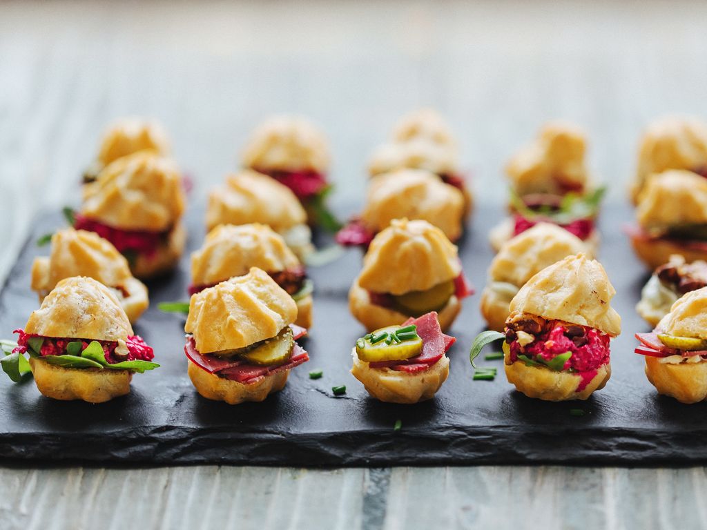 Silvestrovské jednohubky z odpalovaného těsta