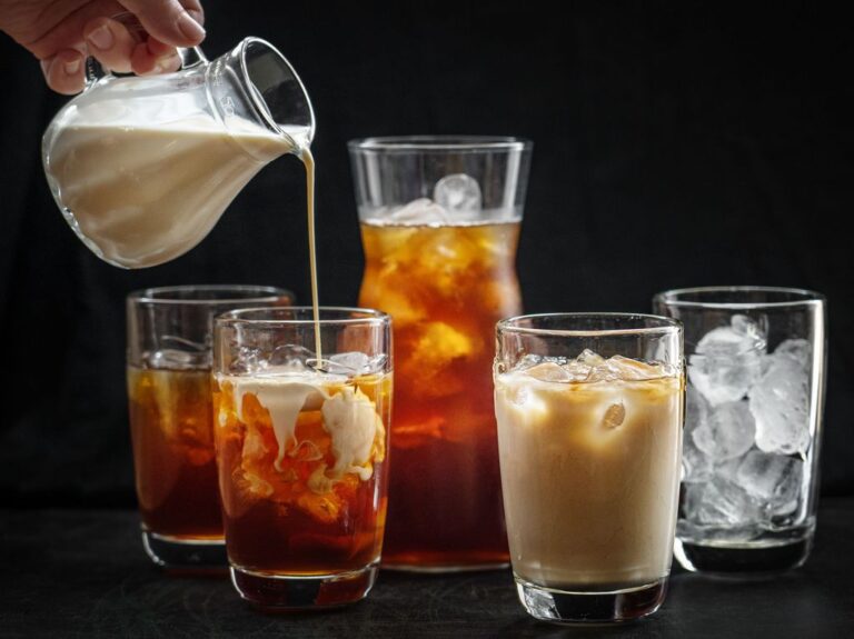 Thajský ledový čaj s kondenzovaným mlékem ledovy-caj-caj-mleko-recept-thajsko