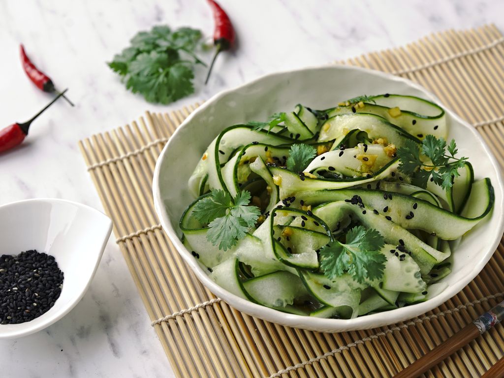 Thajský okurkový salát