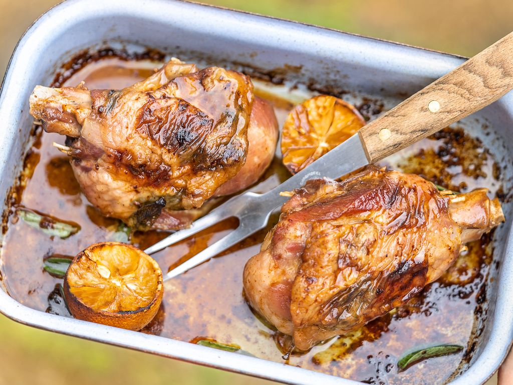 Krůtí stehna na šalvěji a másle