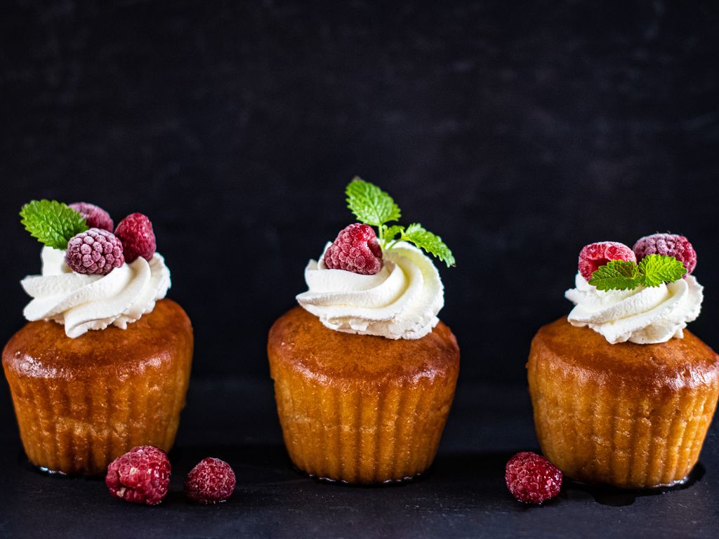 Francouzské rumové koláčky rum baba
