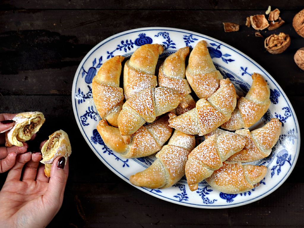 Svatomartinské rohlíčky z kysané smetany s ořechovou náplní