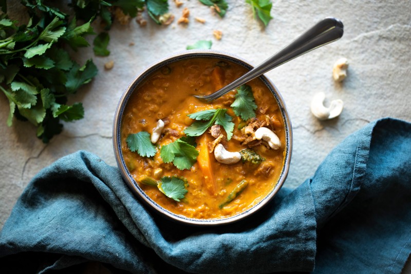 Kari s červenou čočkou