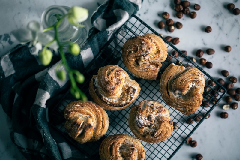 Kváskové Cruffiny s lískovými ořechy