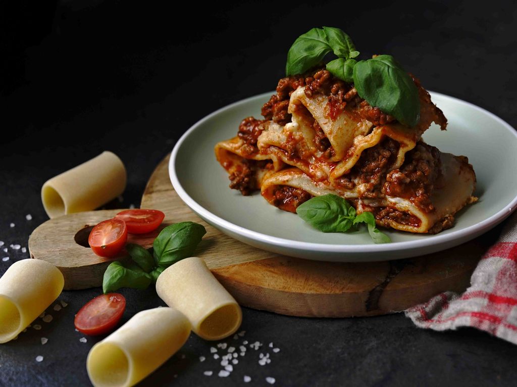 Plněné těstoviny trubky: paccheri s mletým masem