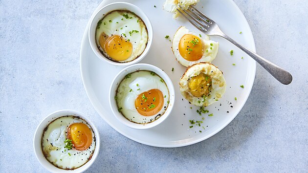 Zapečená vejce na bramborovém lůžku