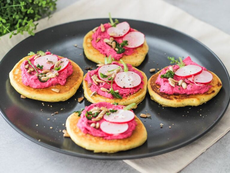 Cizrnové placky s řepnou pomazánkou cizrnove-placky