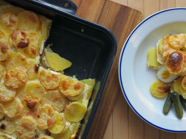 francouzske-brambory-recept-okurky