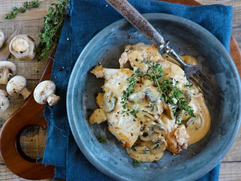 Kuřecí plátky s houbami a smetanovou omáčkou kureci-platky-houby