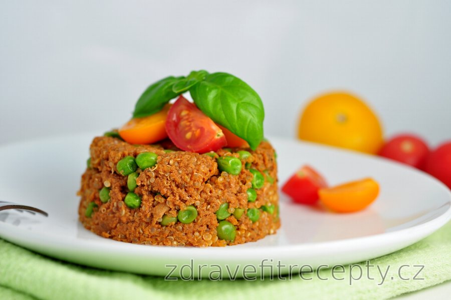 Quinoa s mletým krůtím masem a hráškem
